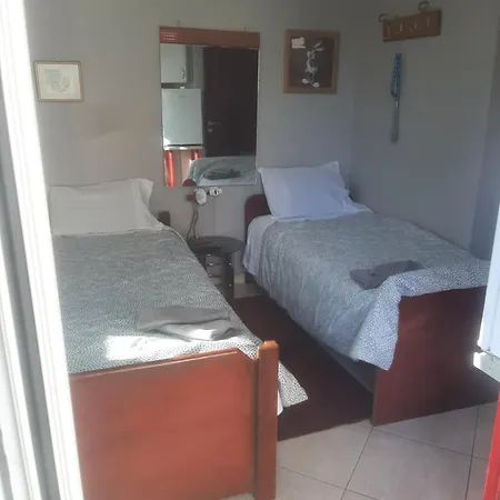 θωμάς χαρ, Apartment