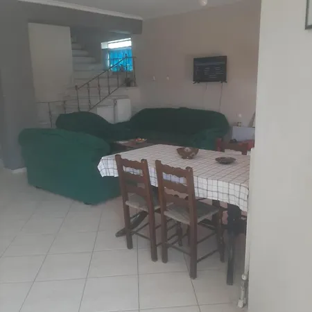 θωμάς χαρ, Apartment *