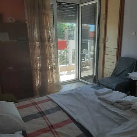θωμάς χαρ, Apartment *